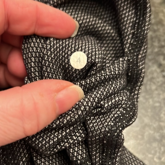 Lululemon size 4 leggings black & white drawstring - Picture 3 of 5